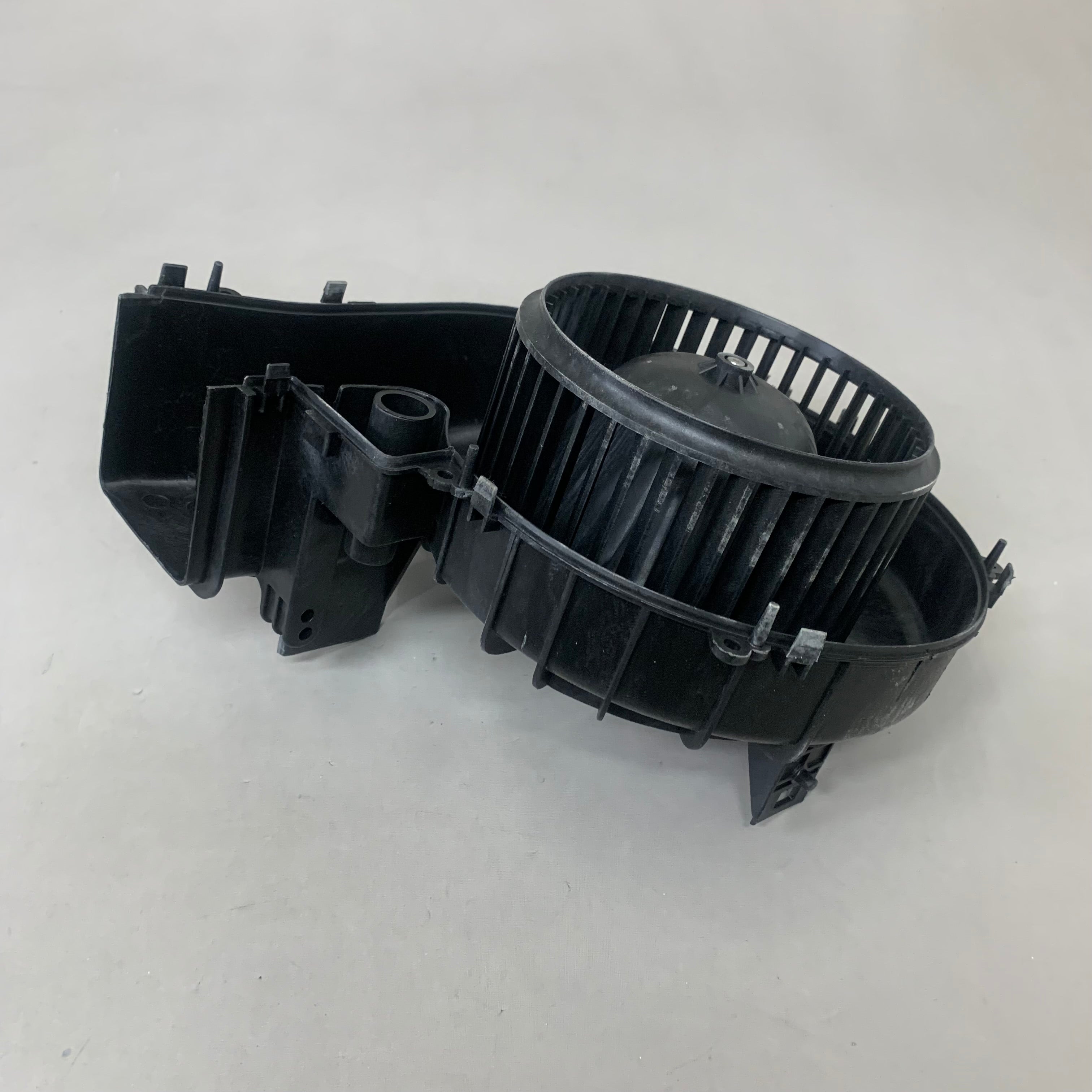 IMPORT DIRECT Direct Climate Control Blower Motor 5/16 Shaft Diameter As-is (see images) Black PM9318