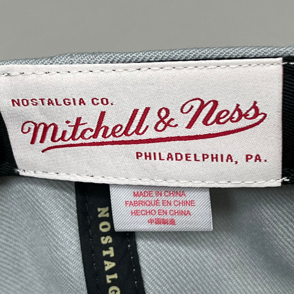 MITCHEL & NESS Chicago Bulls 2.0 Snapback Hat Men's Grey/Black One Size