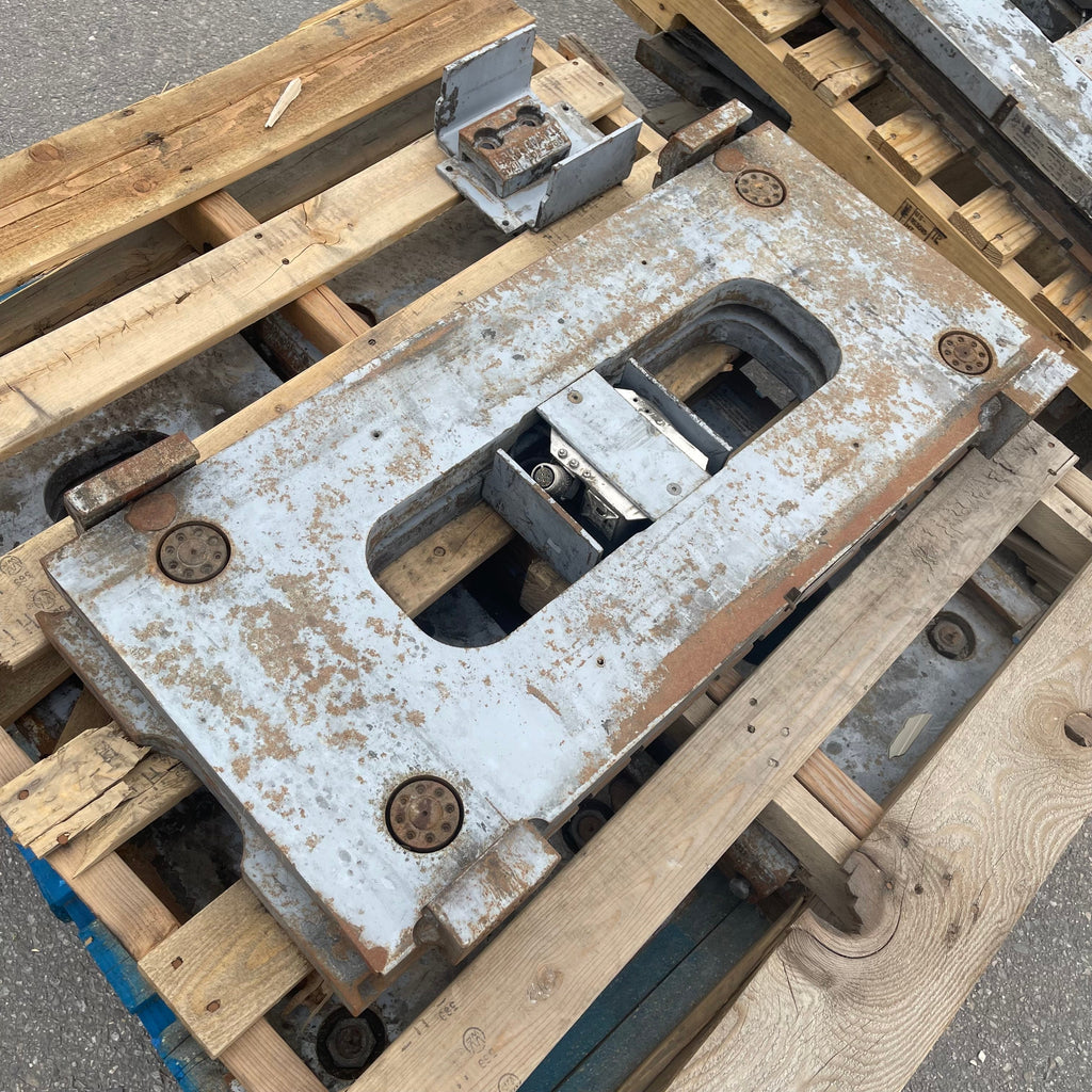 Z@ AVERY Weigh-Tronix Forklift Scale, 5000 lbs Capacity, Accuracy Class III, QTLTSC-05 (AS-IS) Roughly 415 lbs