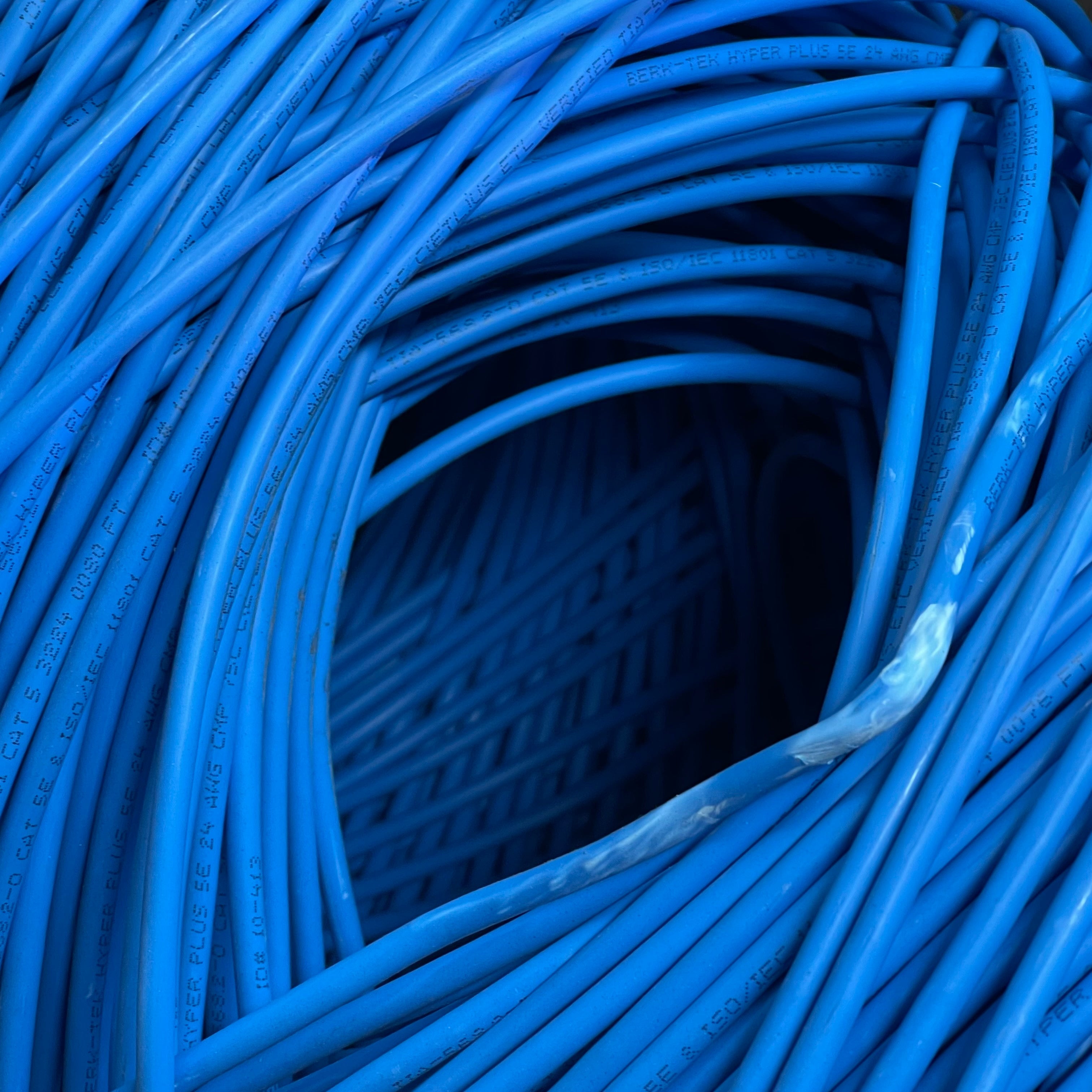 BERK-TEK Hyper Plus 5e Cat 5e UTP Cable 1000' Blue 10032227