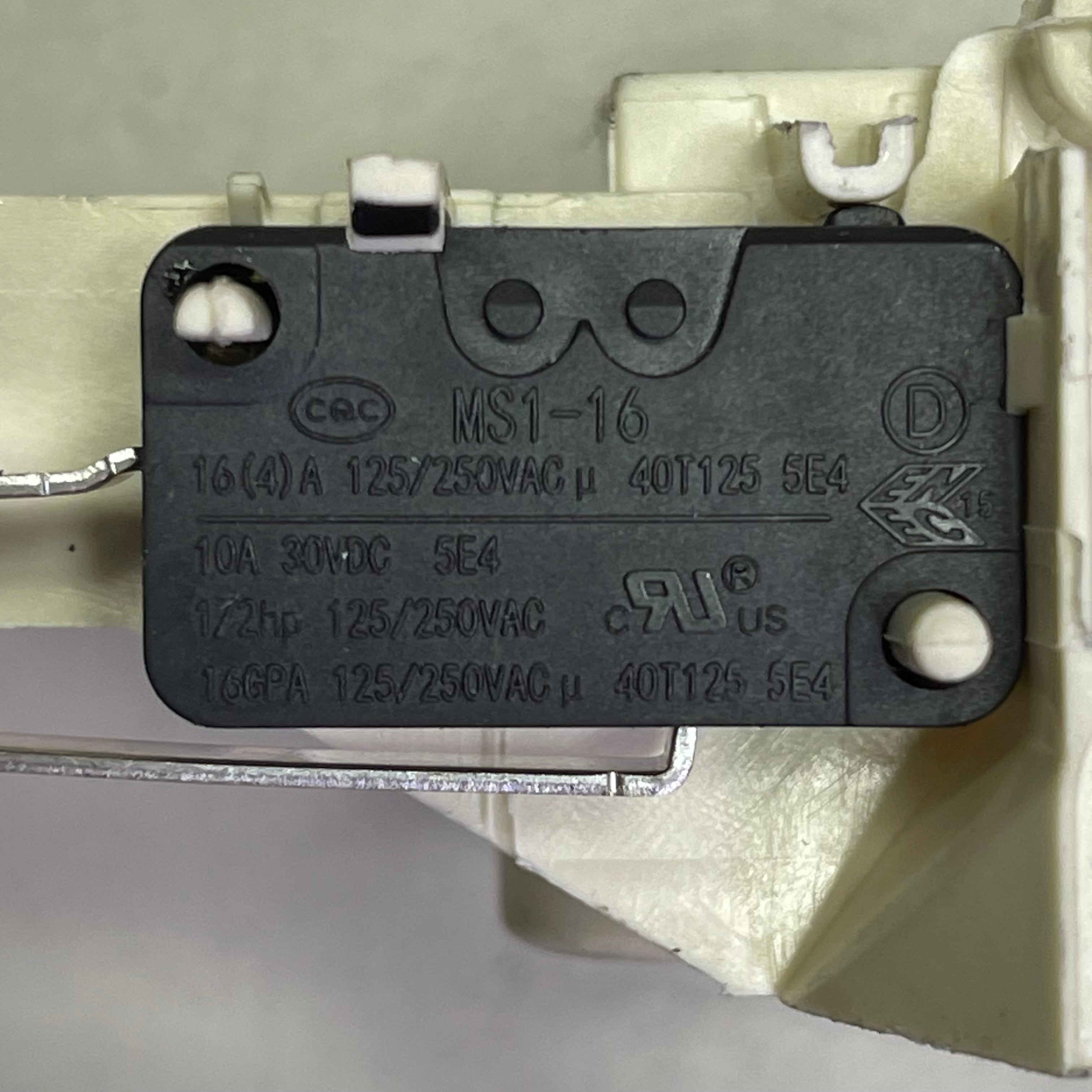 MIDEA Replacement Dishwasher Door Switch Genuine OEM Part 2.5" x 2.5" x 1.5" White 17476000012184