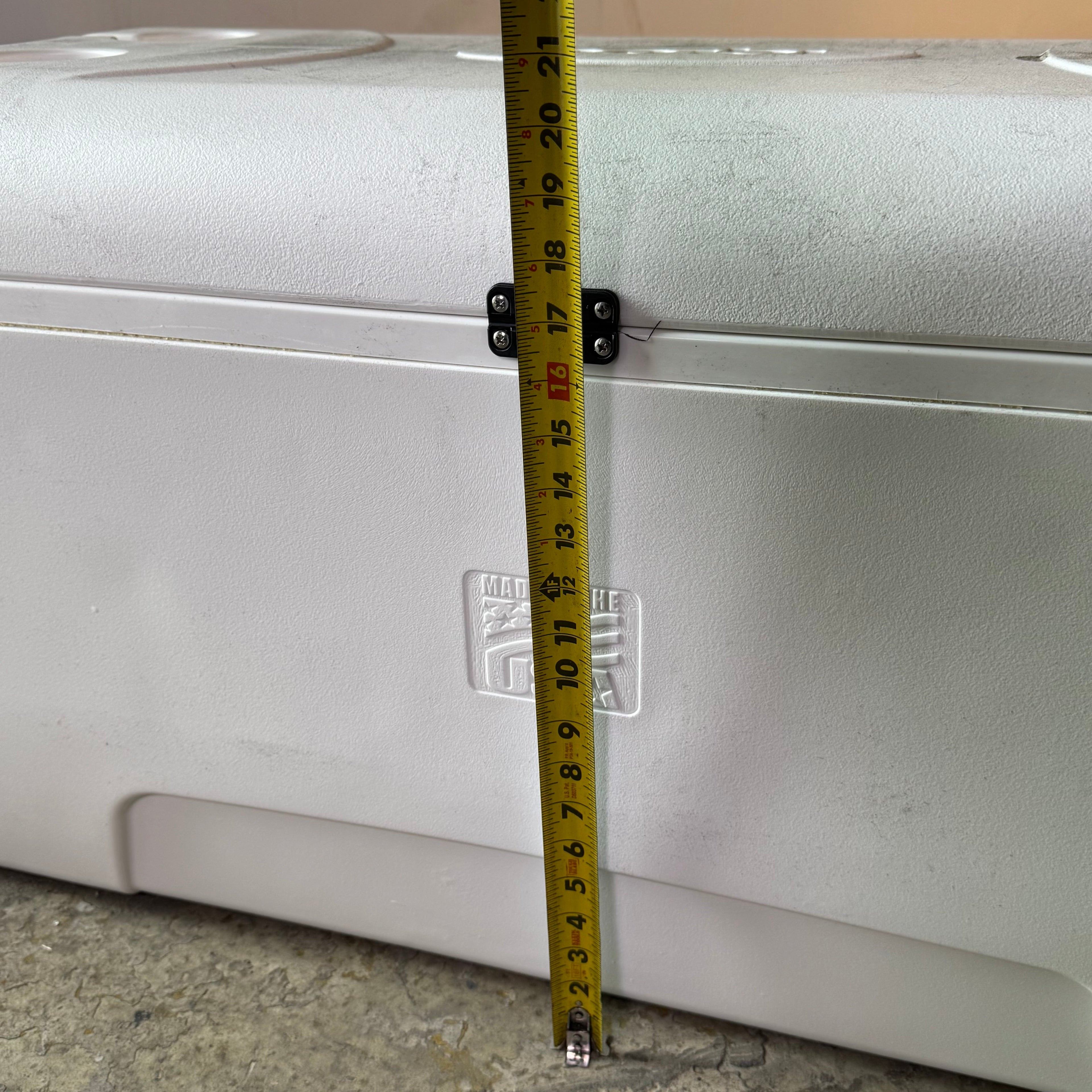IGLOO MAXCOLD 150 QT Cooler, Marine Contour 4903322