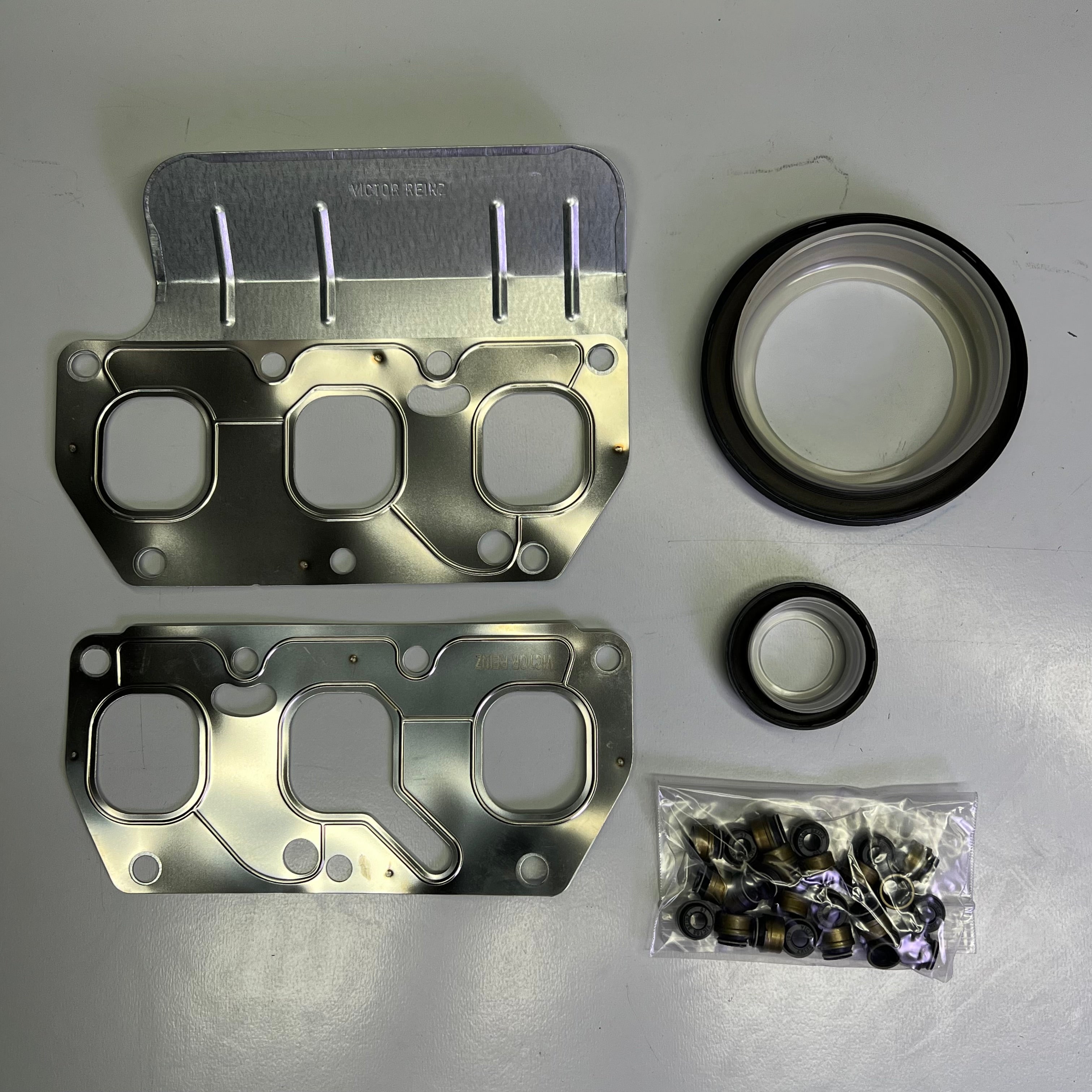 MAHLE Engine Gasket Set For Volkswagen Vehicles OE Fit & Function 95-3718