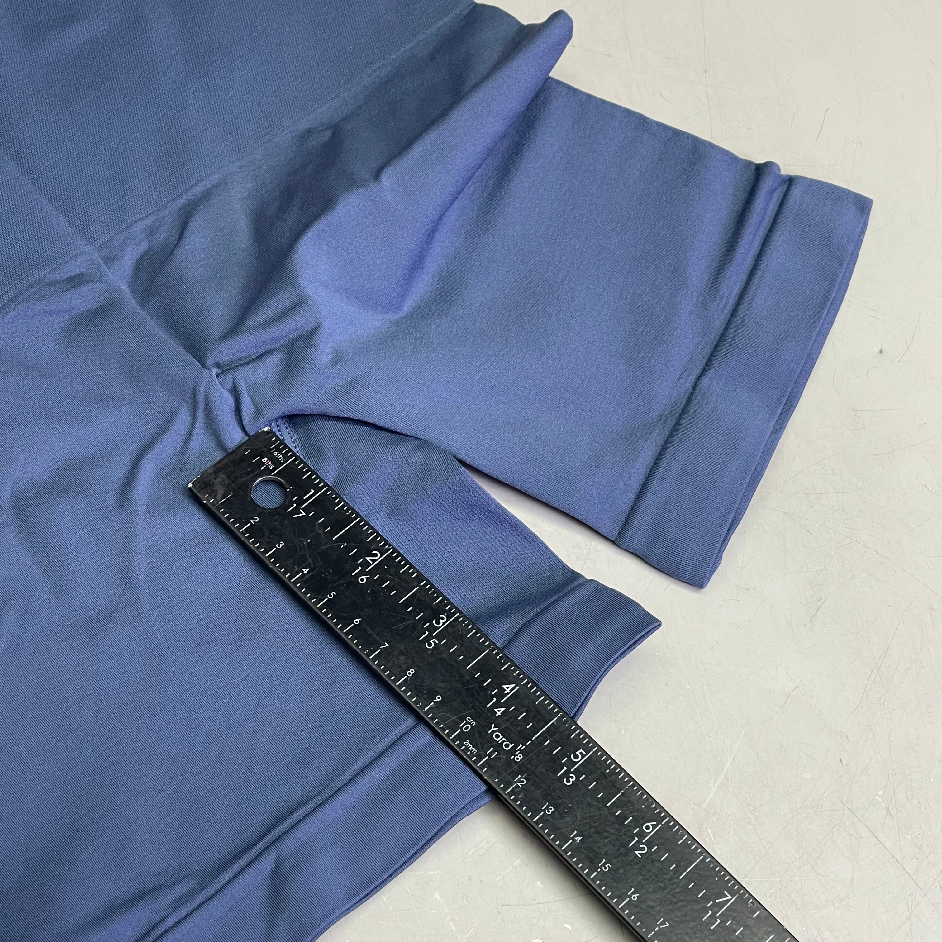 YUMMIE Seamless Shaping Shorties Medium/Large Blue YT5-159