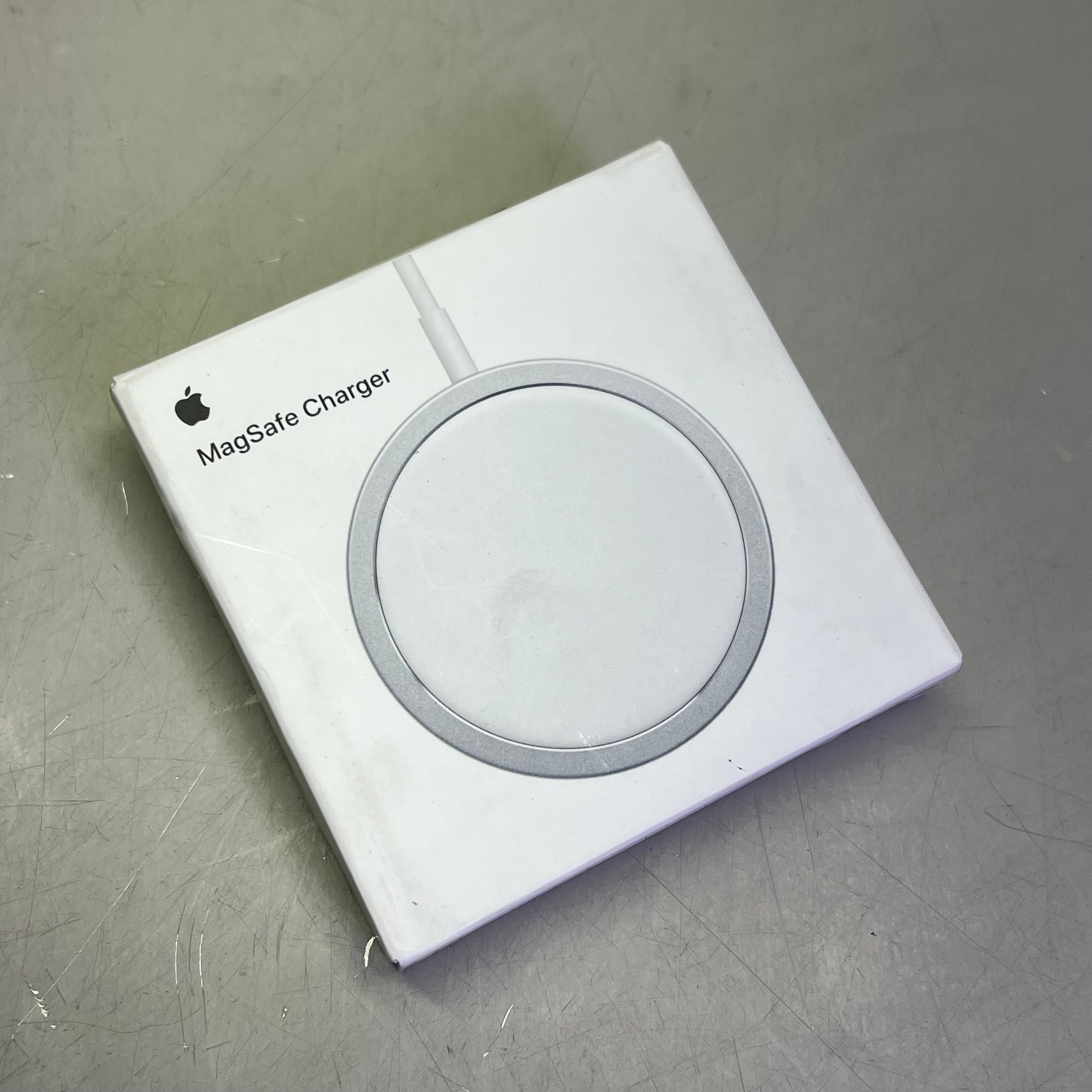 APPLE MagSafe Wireless iPhone Charger 3' Cable White MHXH3AM/A (Return)