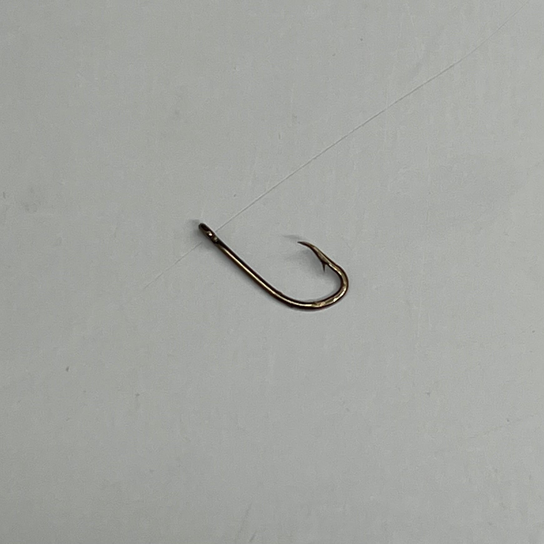 EAGLE CLAW Sharp Plain Shank All Purpose Live Bait Holder Bronze #10 50pc 084F-10