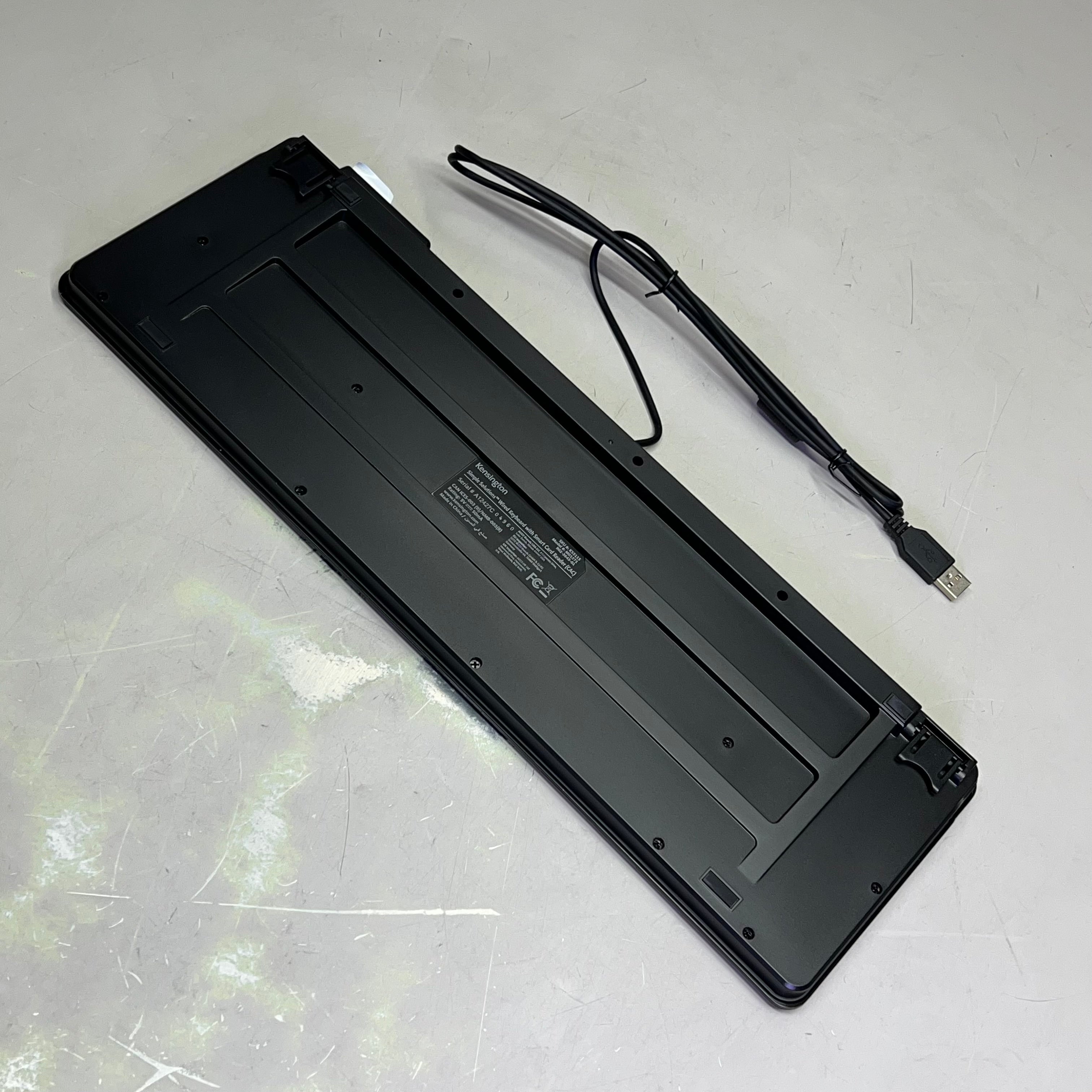 KENSINGTON Simple Solutions Wired Keyboard w/ Smart Card Reader Black K55115US