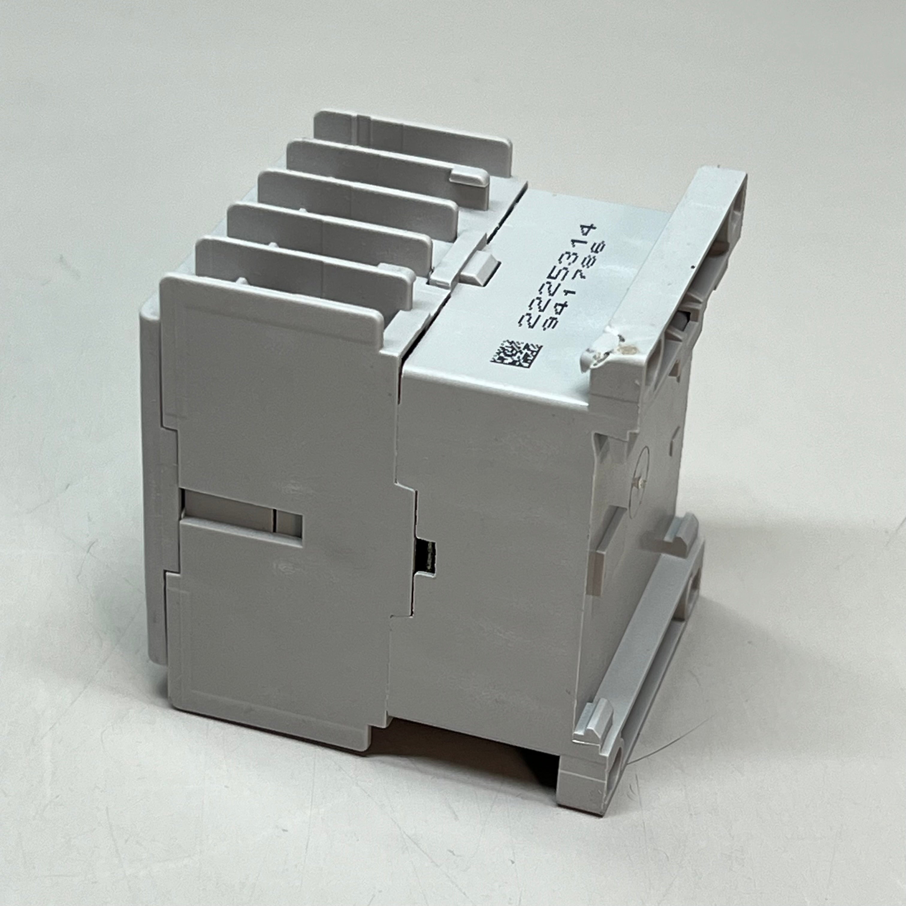 ALLEN BRADLEY Mini Contactor 12 Amp IEC 24 VDC 3 Pole 18-12 AWG 100-K12DJ01