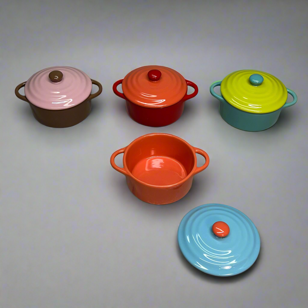 ZA@ CREATIVE CO-OP Set Of 4 Stoneware Two-Tone Baker W/ Lid  1-1/3 Cup  Multicolor DG0461A