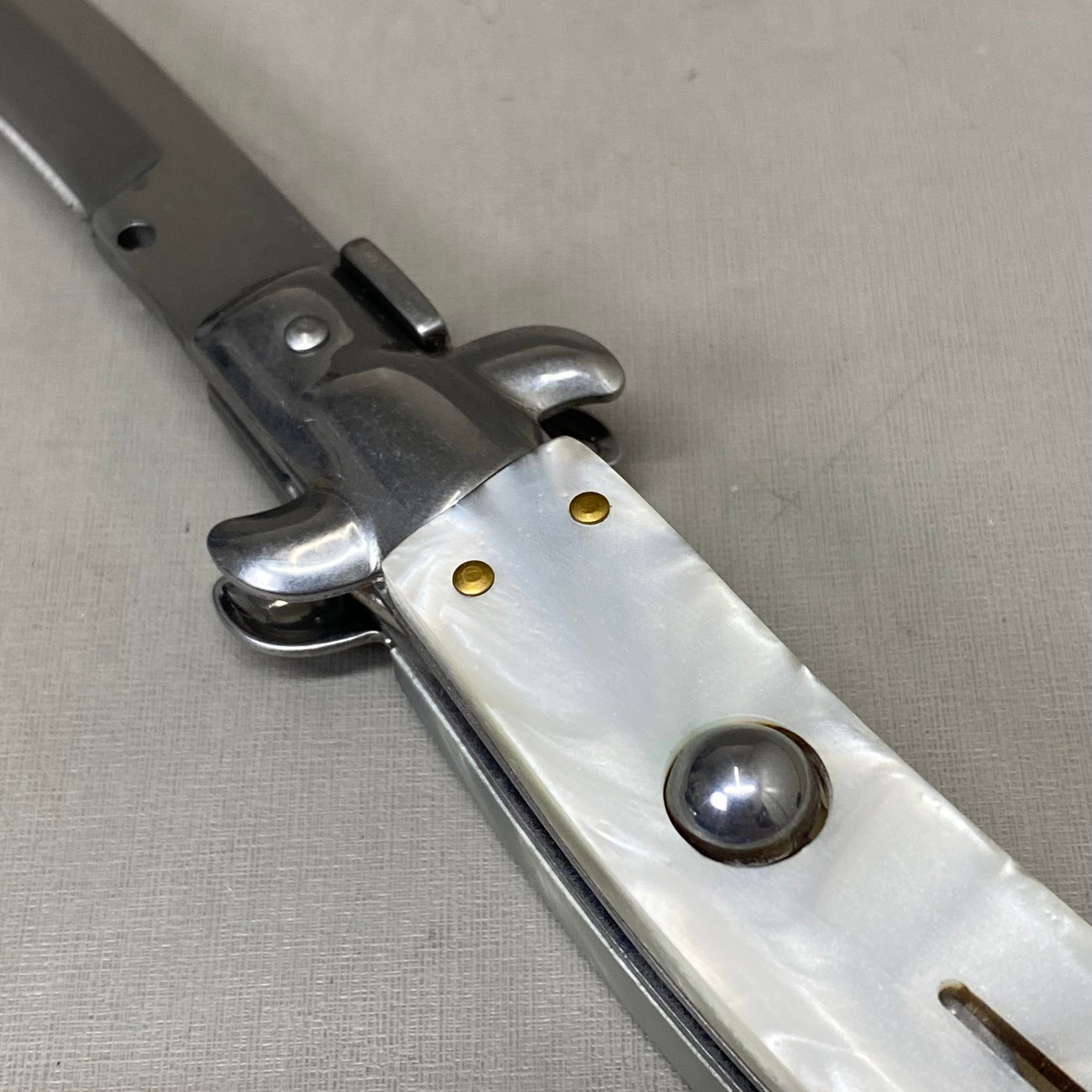 ZA@ ARMED FORCE TACTICAL Handcrafted OTF Pocket Knife  4" Blade 9" Overall Length White ST-6CWP