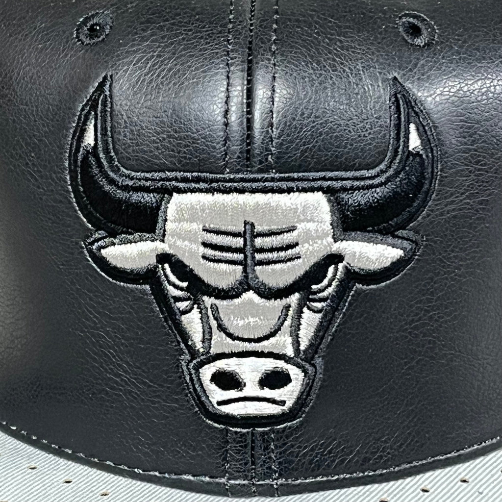 MITCHEL & NESS Chicago Bulls 2.0 Snapback Hat Men's Grey/Black One Size