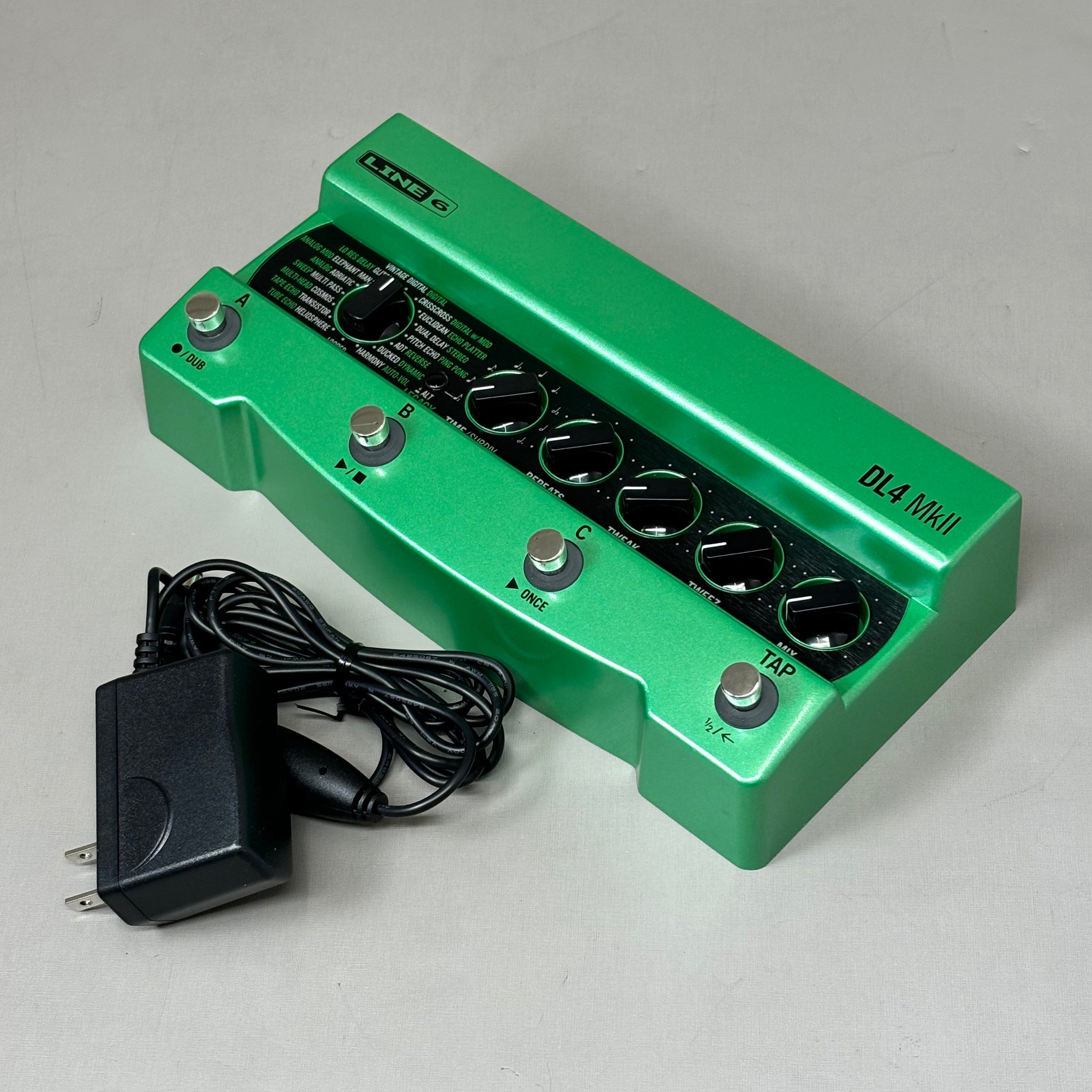 LINE 6 Delay & Looper Modeler Pedal 4 Switch & 1 Switch Loopers Green DL4 MkII