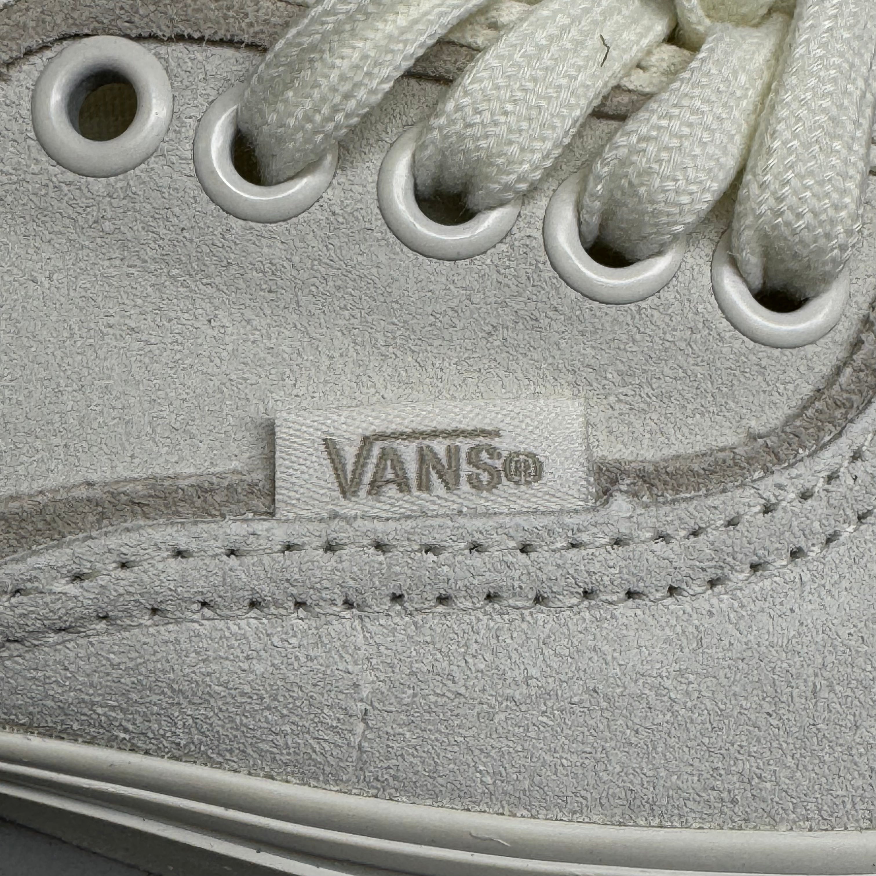 VANS Authentic Sliver Sneakers Shoes Women's Sz 9 White/White VN000D6DWWW