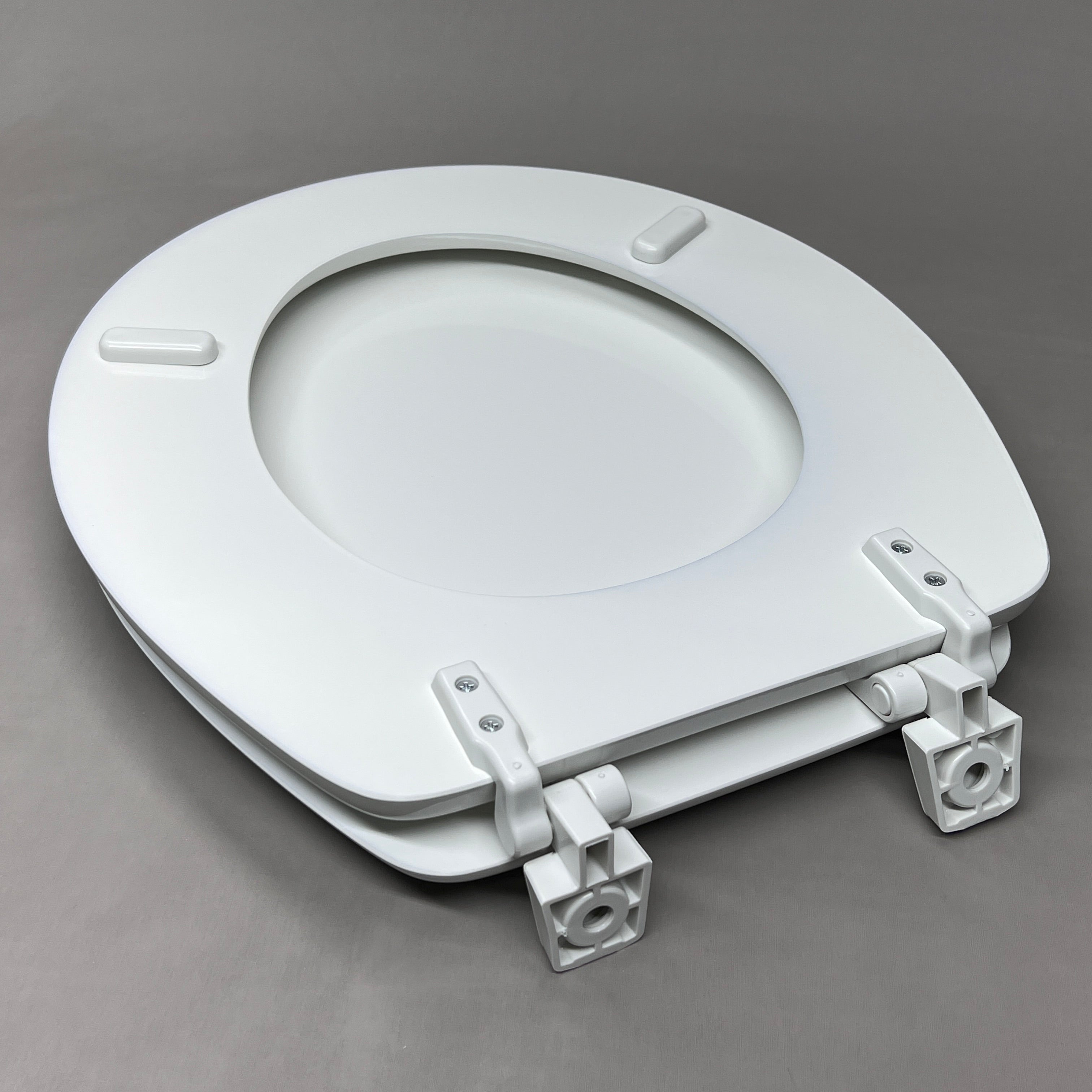 BENEKE Round Toilet Seat Enameled Molded Wood White XM30TM 000 (New)