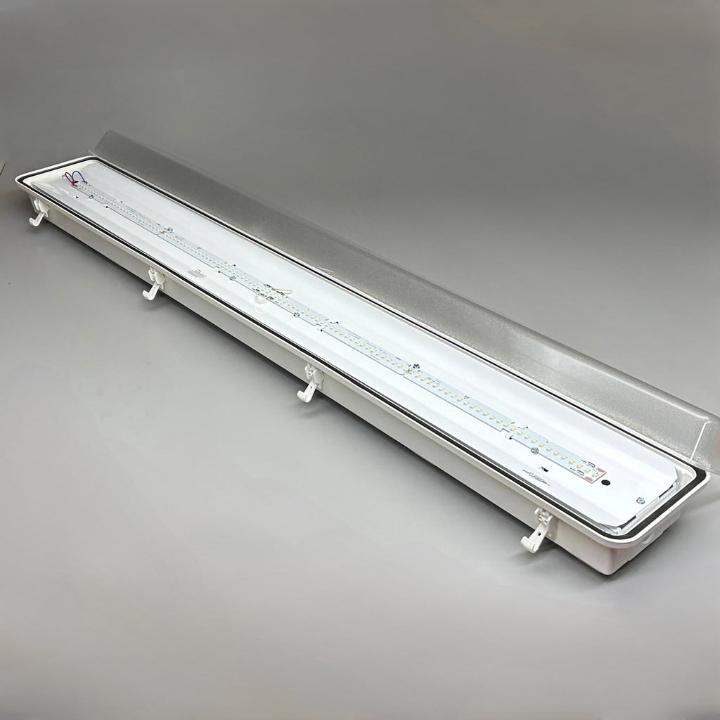 COOPER Metalux Vaportite LED 4000 Lumen 4000K 0-10V 4 ft (New)