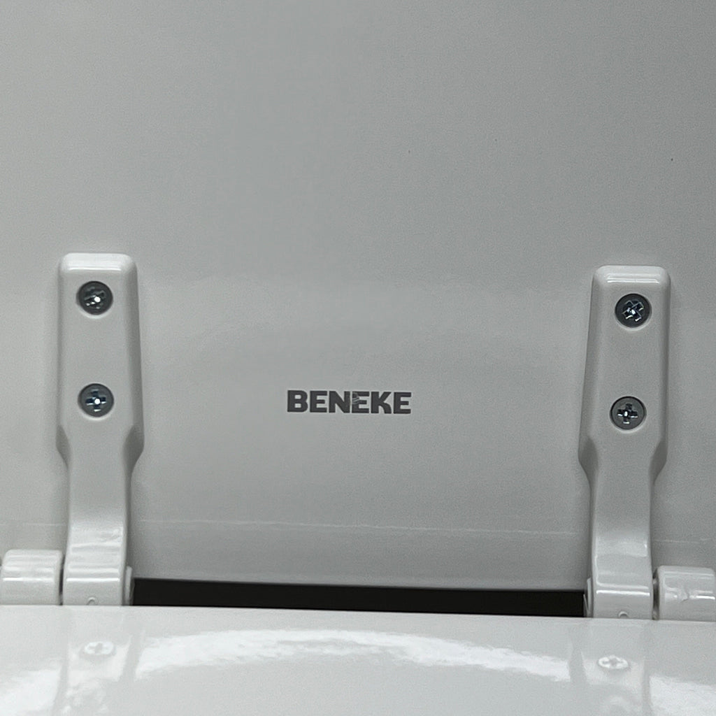 BENEKE Round Toilet Seat Enameled Molded Wood White XM30TM 000 (New)