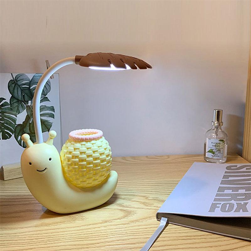 Snail Led Table Lamp Cute Pen Holder Desk Light Reading Study Children Bedroom College Dorm Eye Protection Adjustable Organizer Cute Study Lamps for Bedroom Décor